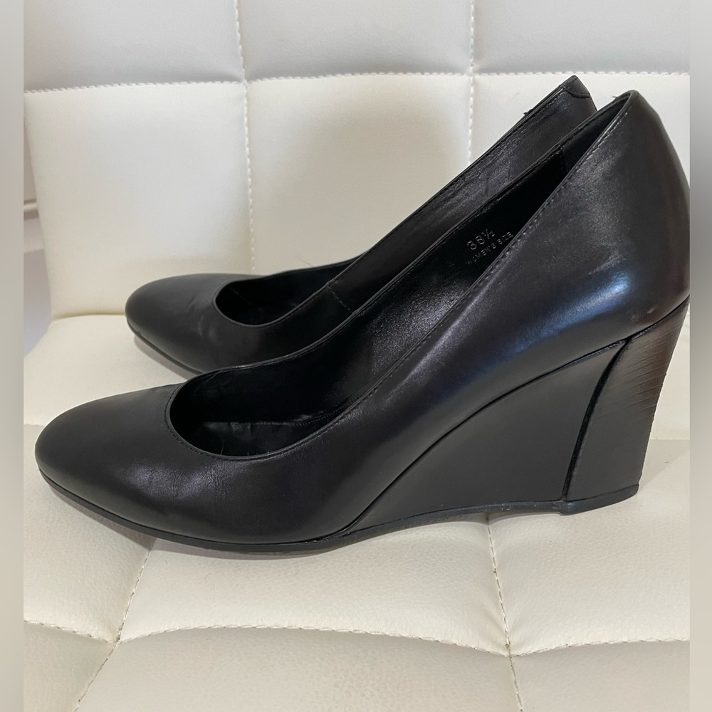 Tod’s Leather Wedge